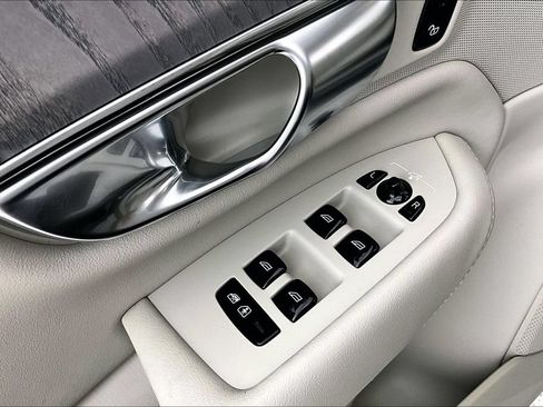 New 2026 Volvo XC90 T8 Ultra w/ Protection Package Premier AWD/4WD image 25