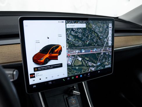Used 2021 Tesla Model Y Long Range AWD/4WD image 17