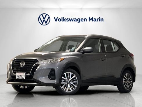 Used 2021 Nissan Kicks SV FWD image 1
