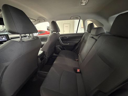 Used 2021 Toyota RAV4 LE image 23