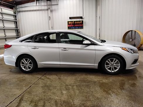 Used 2016 Hyundai Sonata SE FWD image 2