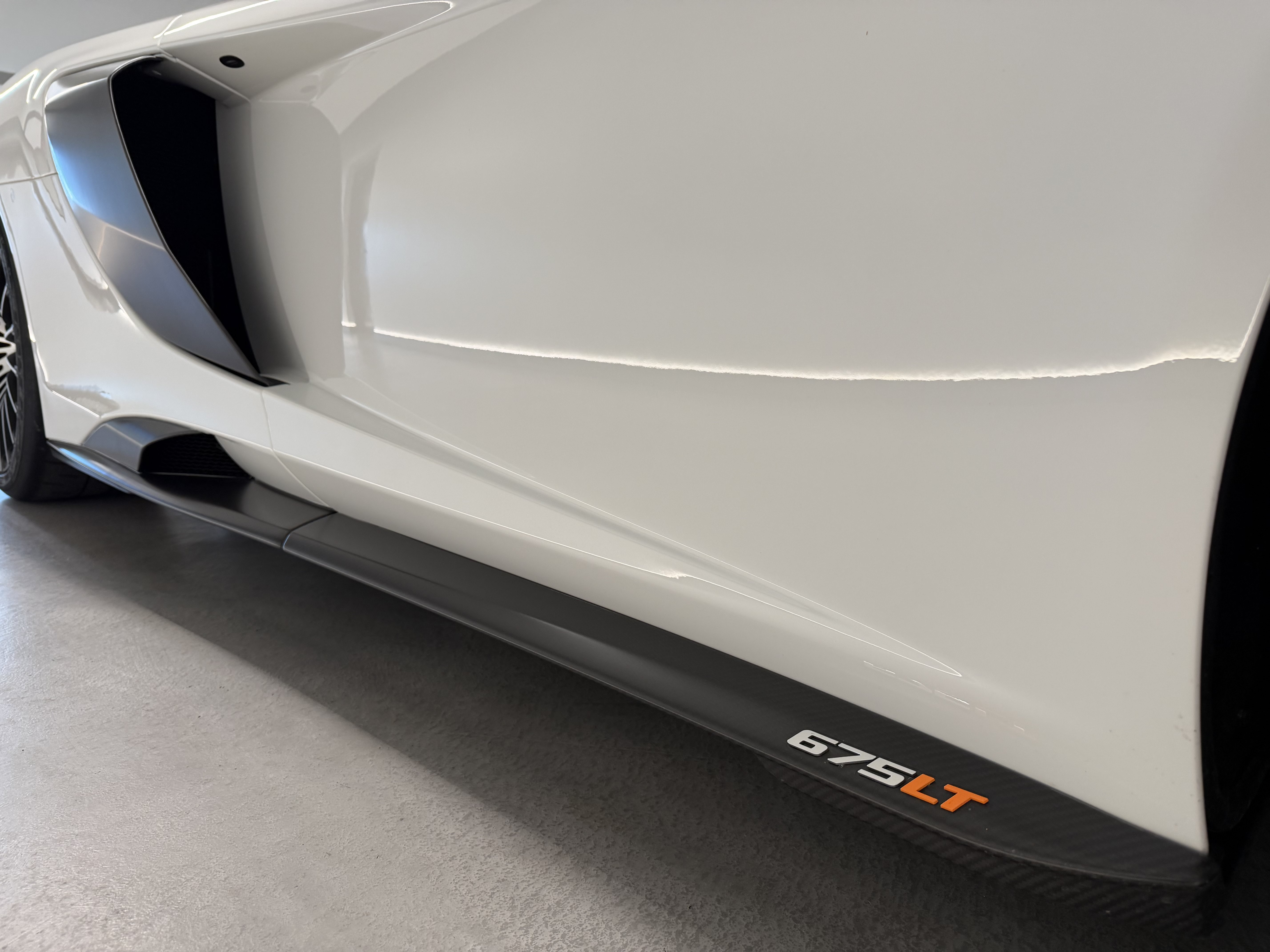 Used 2016 McLaren 675LT Spider RWD image 9