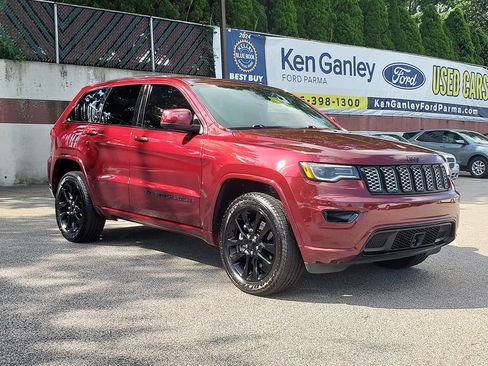 Used 2022 Jeep Grand Cherokee Laredo X AWD/4WD image 3