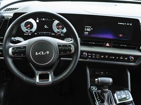 Used 2025 Kia Sportage SX image 19