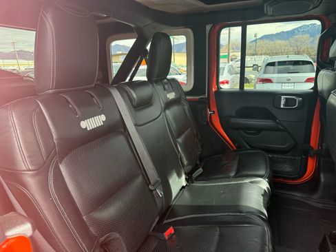 Used 2018 Jeep Wrangler Unlimited Sahara image 32