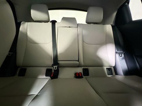 Used 2024 Toyota Prius XLE FWD image 32