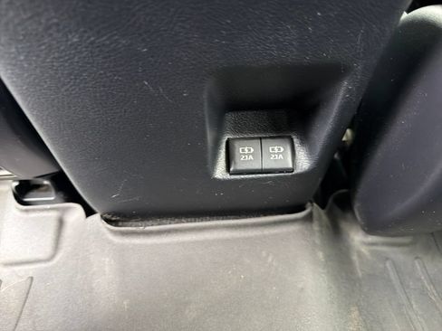 Used 2020 Toyota 4Runner SR5 AWD/4WD image 38