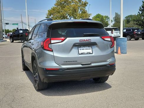 Used 2024 GMC Terrain SLE w/ Driver Convenience Package FWD image 9