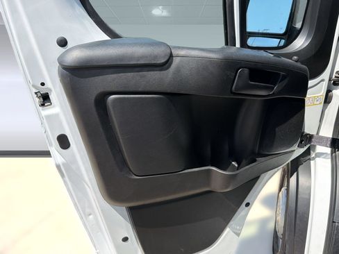 Used 2025 RAM ProMaster 2500 w/ Convenience Group FWD image 14