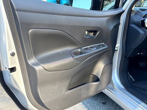 New 2025 Nissan Versa SR w/ Trunk Package image 20