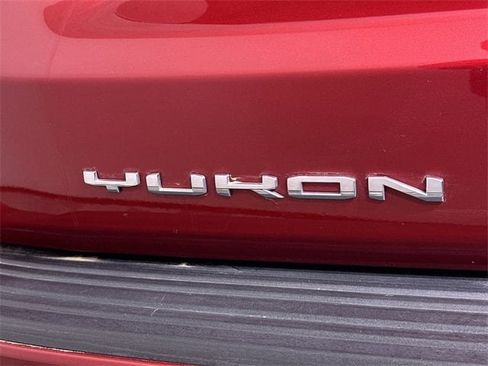 Used 2024 GMC Yukon AT4 w/ Technology Package image 32