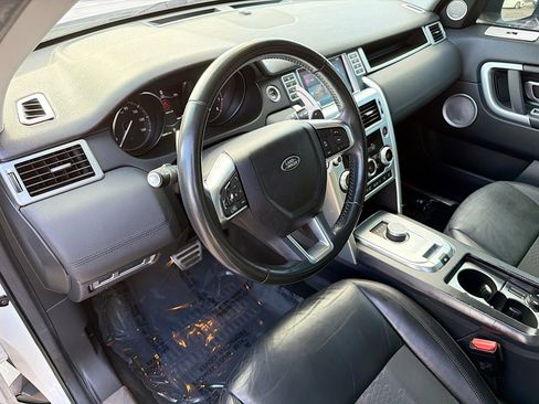 Used 2018 Land Rover Discovery Sport SE image 25
