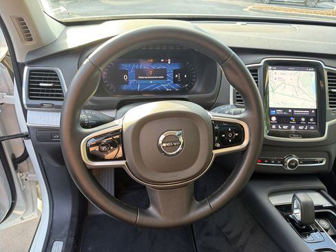 Certified 2025 Volvo XC90 B5 Core AWD/4WD image 18