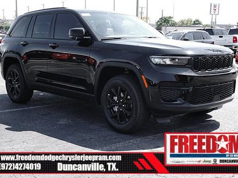 Used 2025 Jeep Grand Cherokee Altitude AWD/4WD image 7