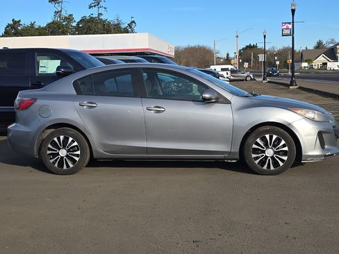 Used 2013 MAZDA MAZDA3 i SV w/ Convenience Pkg image 3