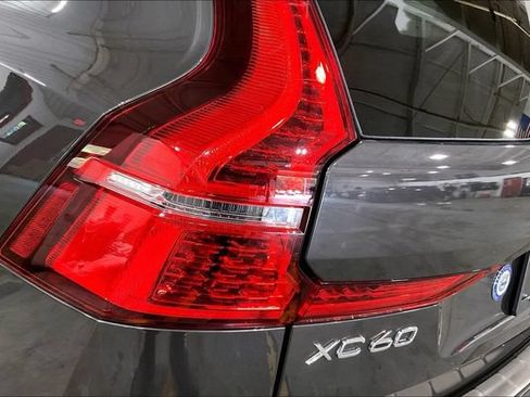 Certified 2024 Volvo XC60 B5 Plus w/ Protection Package Premier AWD/4WD image 33