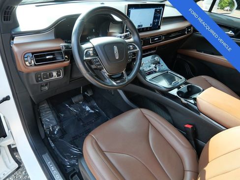 Used 2023 Lincoln Nautilus Reserve AWD/4WD image 3