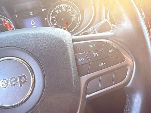 Used 2020 Jeep Cherokee Limited image 16