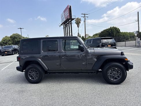 Used 2025 Jeep Wrangler Unlimited Sport AWD/4WD image 2
