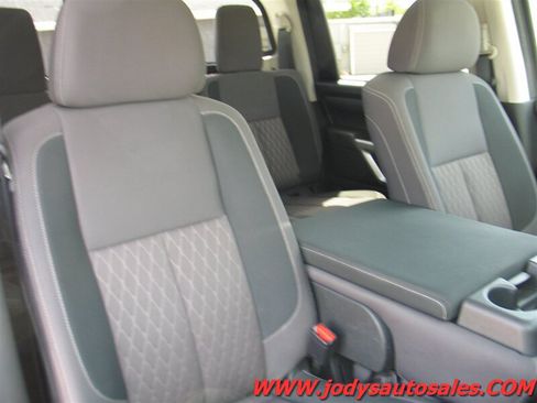 Used 2024 Nissan Titan SV AWD/4WD image 27