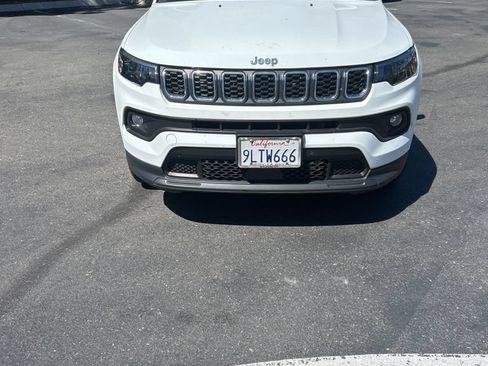 Used 2025 Jeep Compass Latitude w/ Sun & Sound Group AWD/4WD image 4