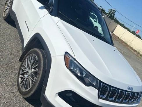Used 2023 Jeep Compass Limited w/ Elite Group AWD/4WD image 3