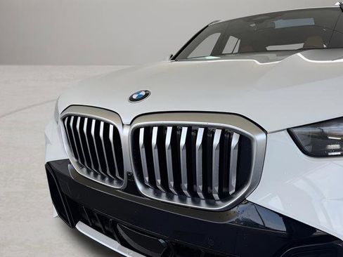 Used 2024 BMW X5 xDrive40i w/ M Sport Package AWD/4WD image 2
