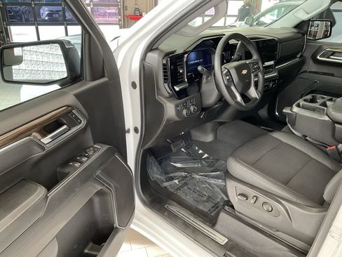 Used 2023 Chevrolet Silverado 1500 LT image 10
