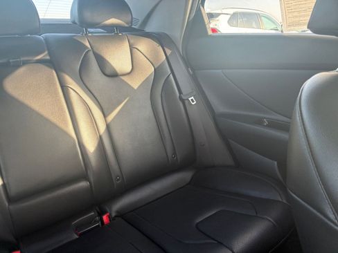 Used 2025 Hyundai Elantra Limited image 40