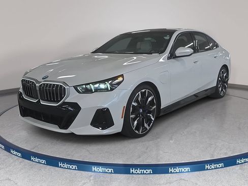 New 2027 BMW 550e xDrive AWD/4WD image 1