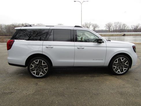 Used 2025 Ford Expedition Platinum w/ Platinum Ultimate Package image 5