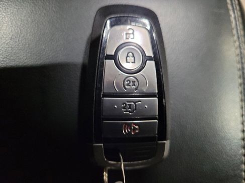 Used 2022 Ford Explorer XLT w/ Equipment Group 202A AWD/4WD image 32