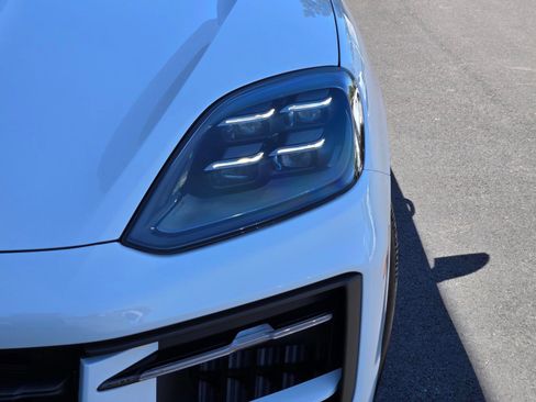 New 2026 Porsche Cayenne AWD/4WD image 12