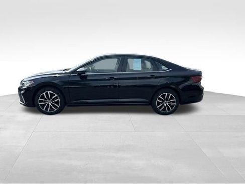 Used 2025 Volkswagen Jetta SE FWD image 4