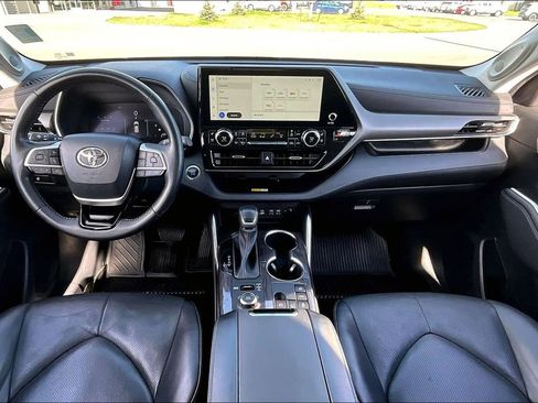 Used 2023 Toyota Highlander Limited AWD/4WD image 16