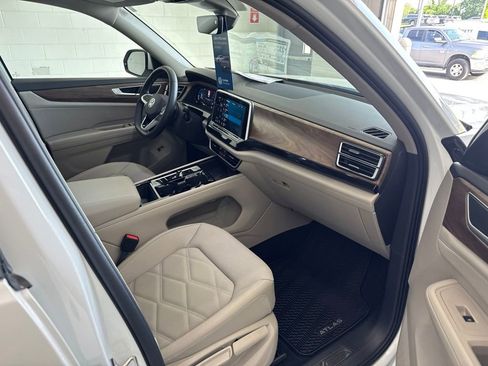 New 2026 Volkswagen Atlas SE FWD image 9