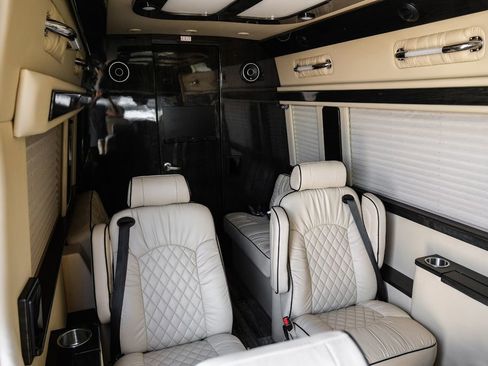 Used 2020 Mercedes-Benz Sprinter 3500 w/ Windows All Around Package image 38