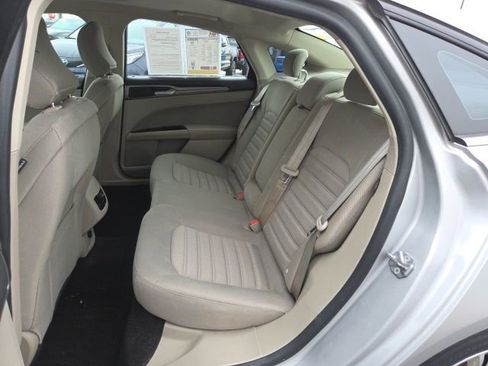 Used 2019 Ford Fusion SE image 11