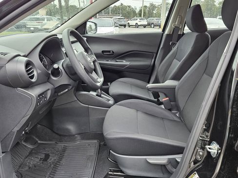 New 2025 Nissan Kicks Play S image 3