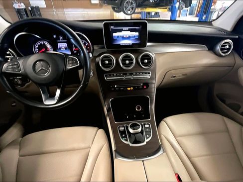 Used 2019 Mercedes-Benz GLC 300 image 14