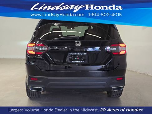 Used 2025 Honda Pilot Sport image 6