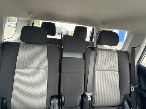 Used 2018 Toyota 4Runner SR5 AWD/4WD image 39