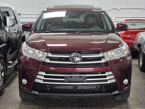 Used 2018 Toyota Highlander XLE AWD/4WD image 3