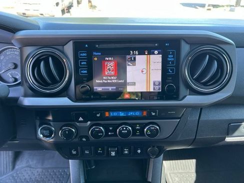 Used 2019 Toyota Tacoma TRD Off-Road AWD/4WD image 24