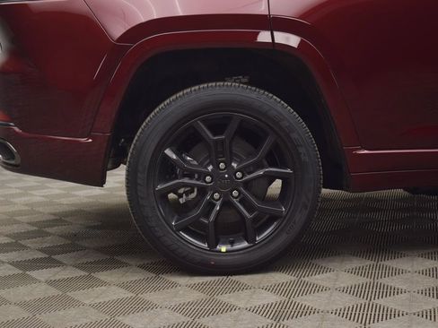 Used 2025 Jeep Grand Cherokee Limited 4xe image 5