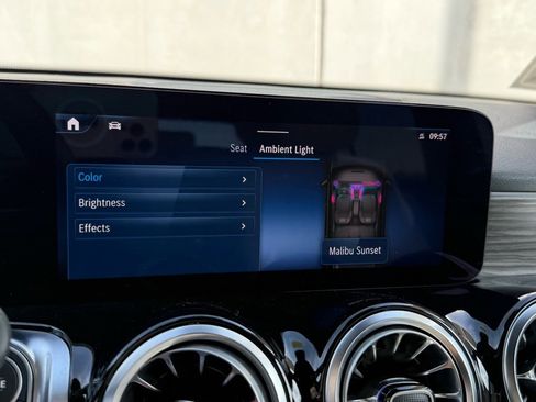 Used 2025 Mercedes-Benz GLB 250 image 12