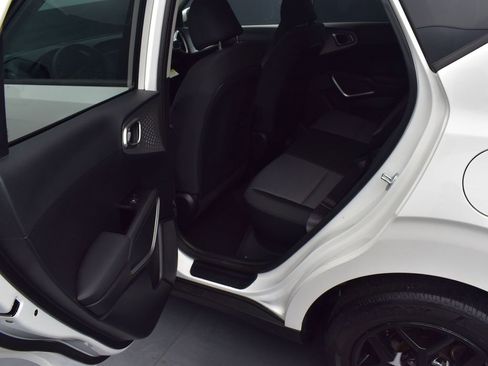 Used 2023 Kia Soul LX w/ LX Technology Package image 10