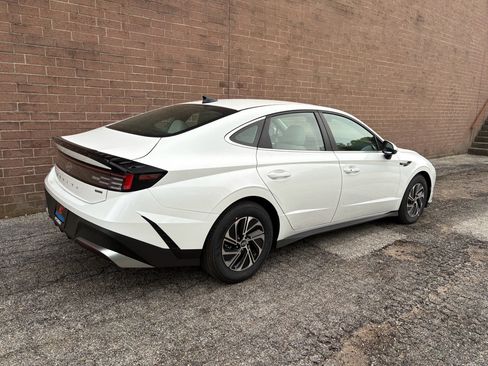New 2026 Hyundai Sonata Blue FWD image 5