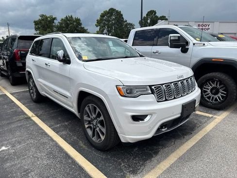 Used 2018 Jeep Grand Cherokee Overland AWD/4WD image 2