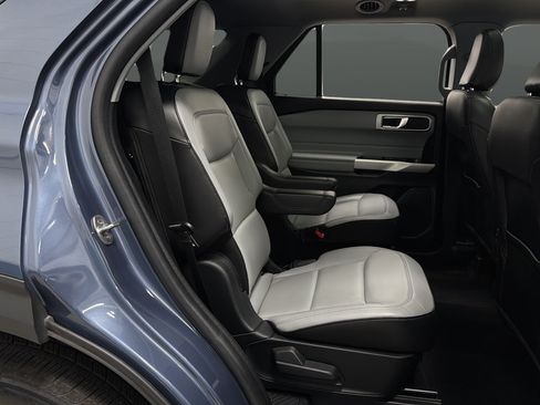 Used 2021 Ford Explorer XLT w/ Equipment Group 202A AWD/4WD image 25